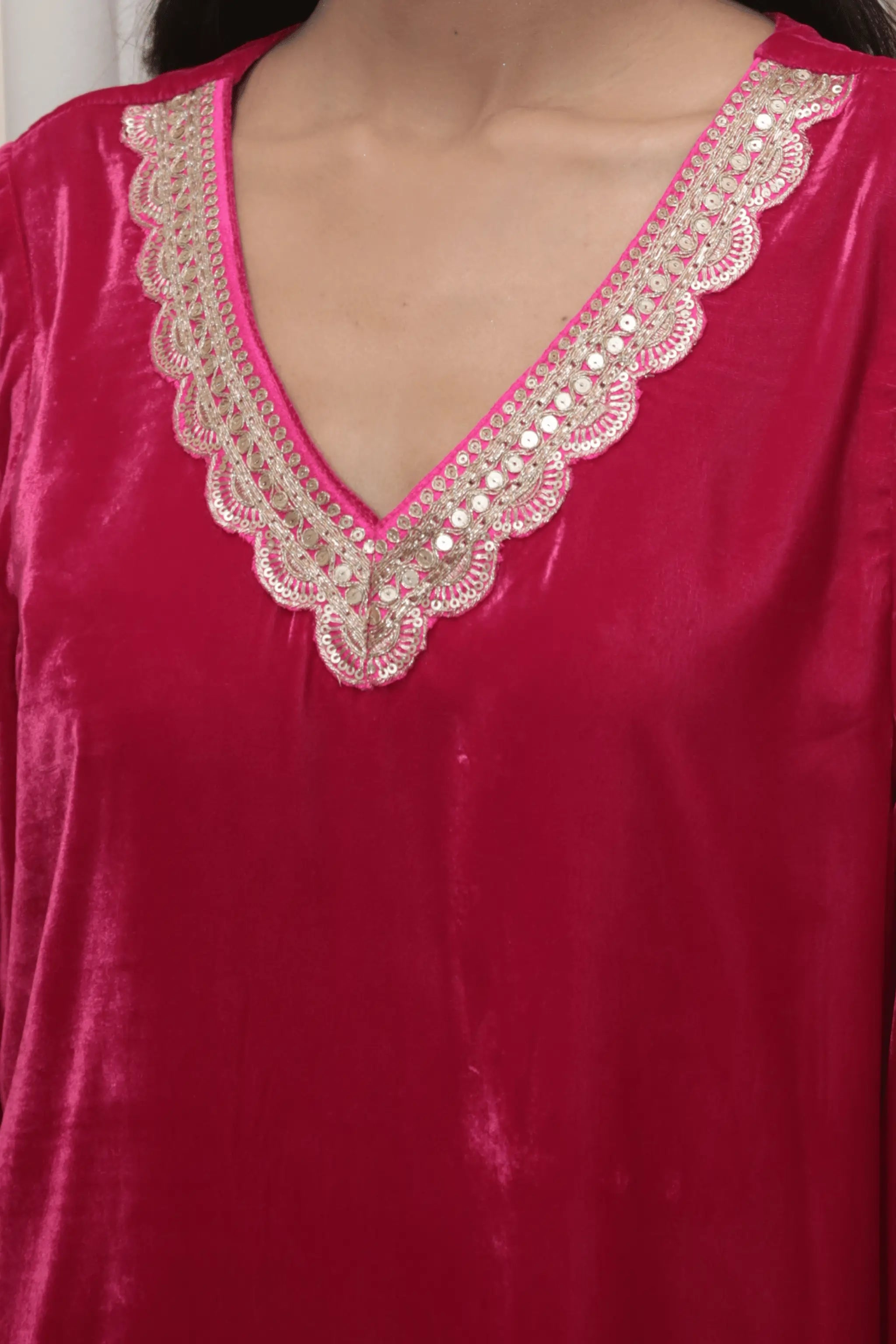 Afsheen – 2-Piece Embroidered Velvet Set