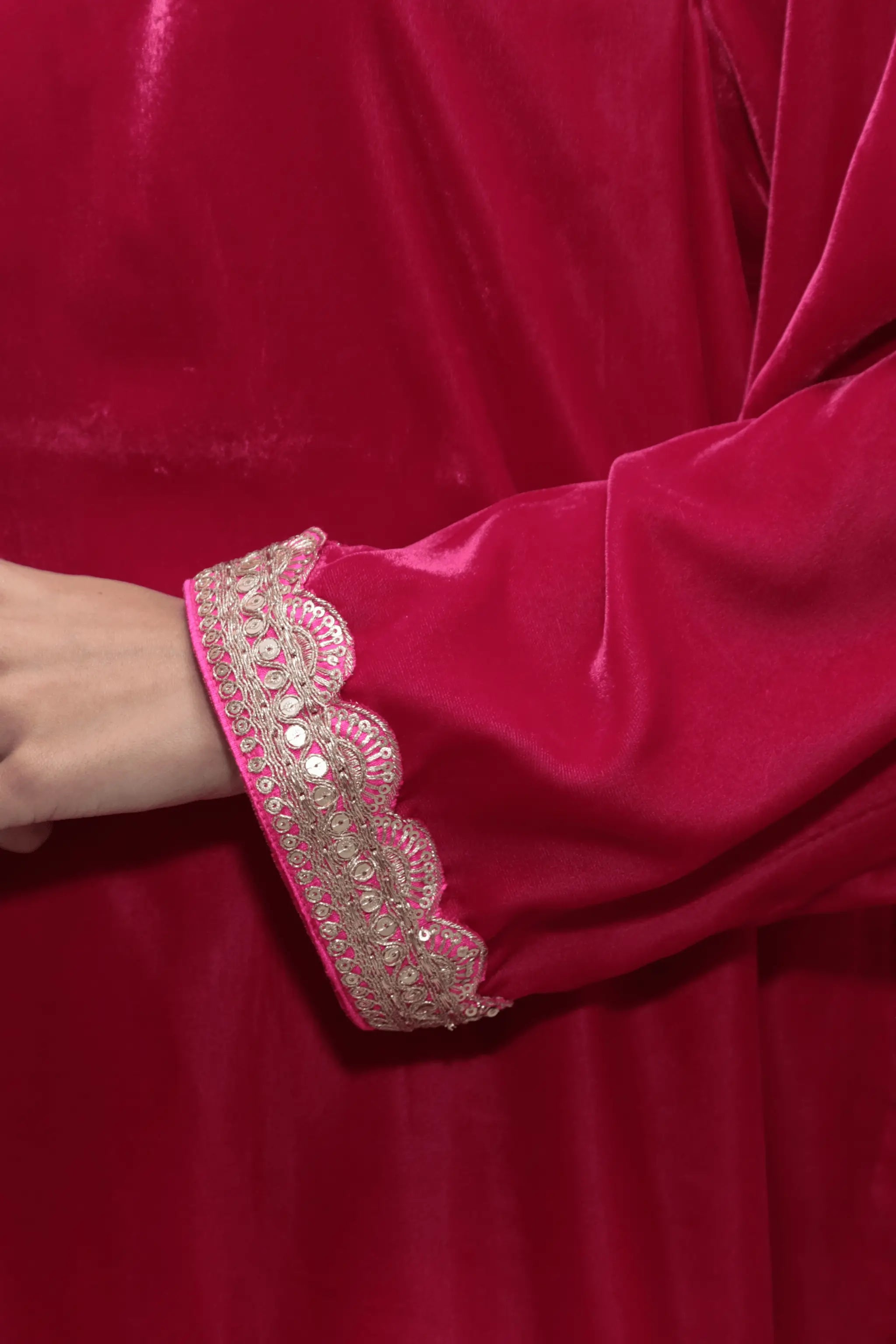 Afsheen – 2-Piece Embroidered Velvet Set