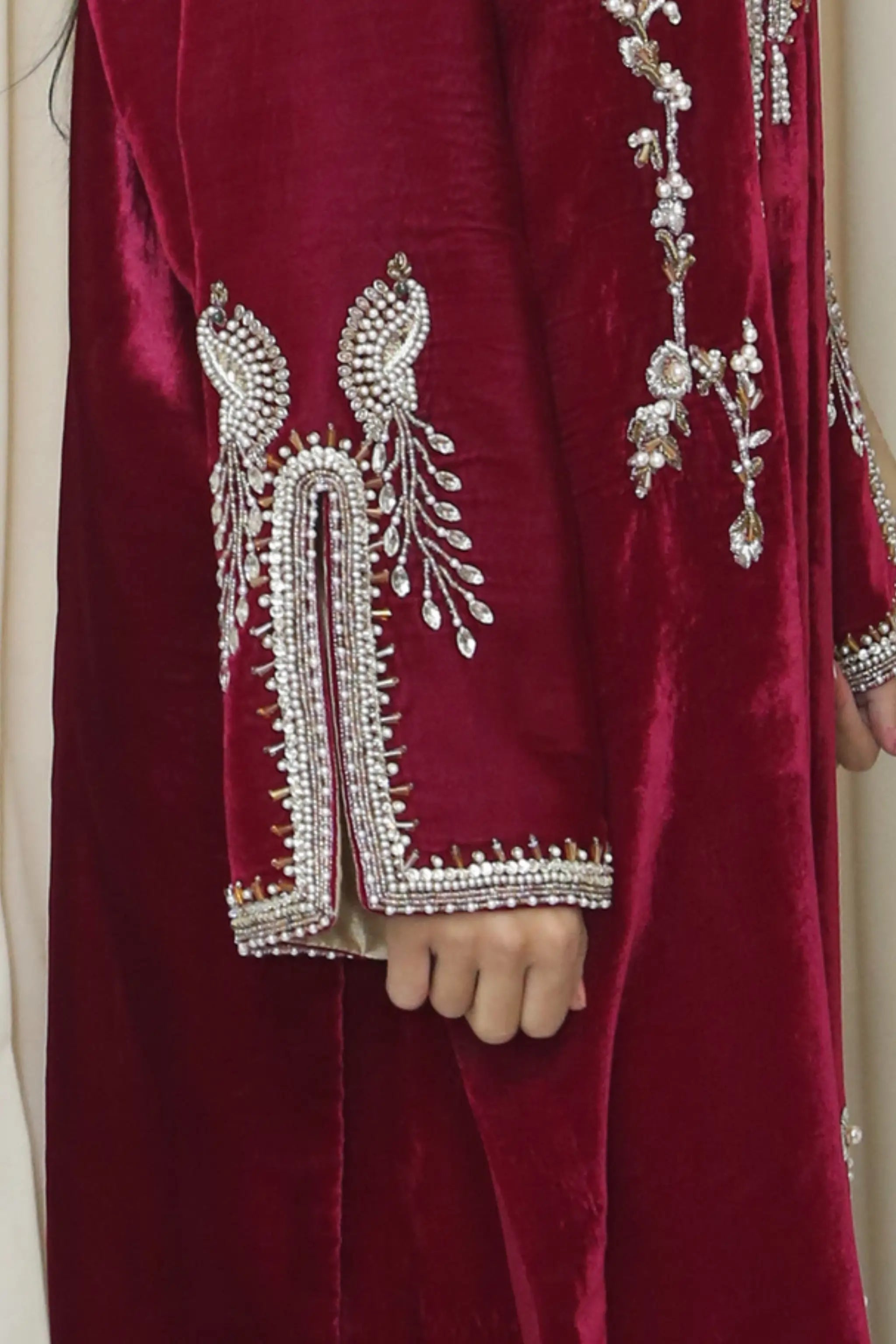 Amira_velvet_shirt_with_silver_embroidery_close-up