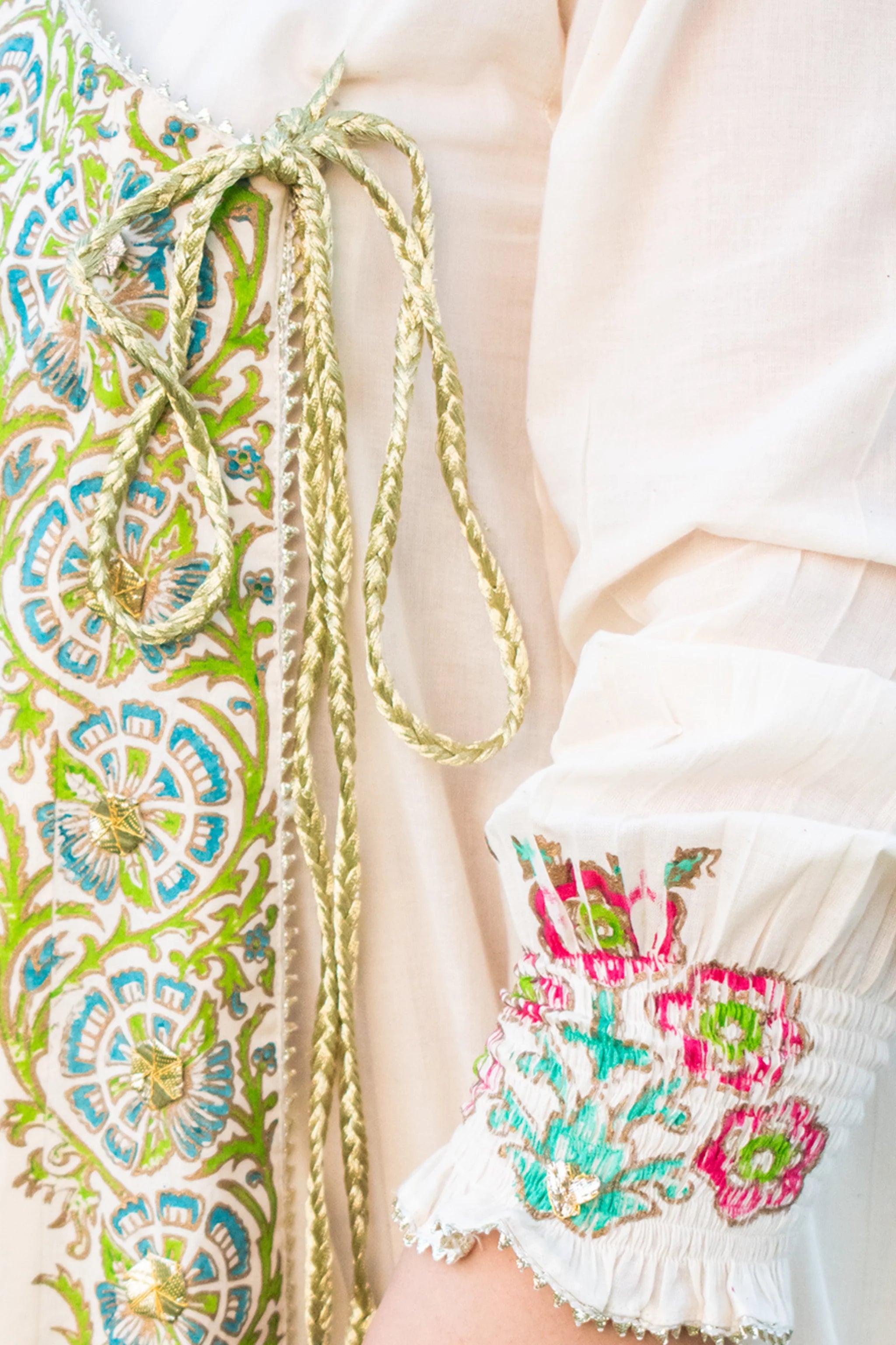 Organza_dupatta_with_kiran_hemming_on_all_four_sides