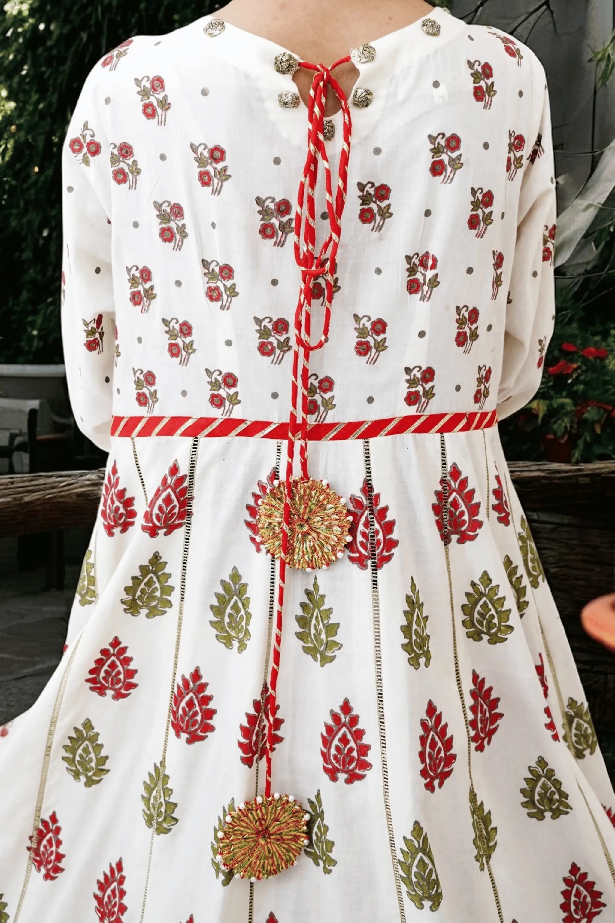 Gulzaar – organza dupatta with gutta lace and spray pattern