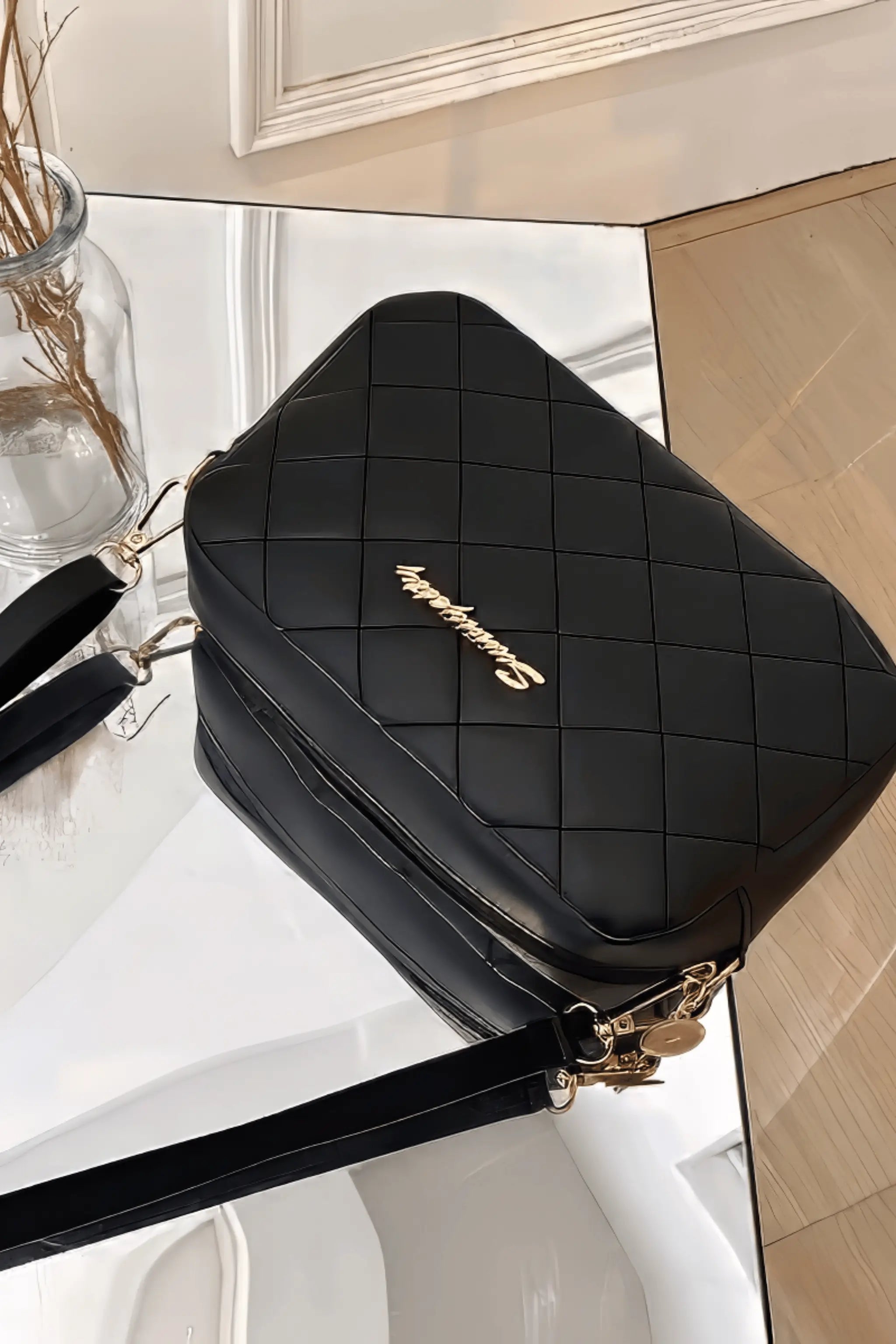 AOI LIBAS black quilted camera bag – open top showing interior compartments