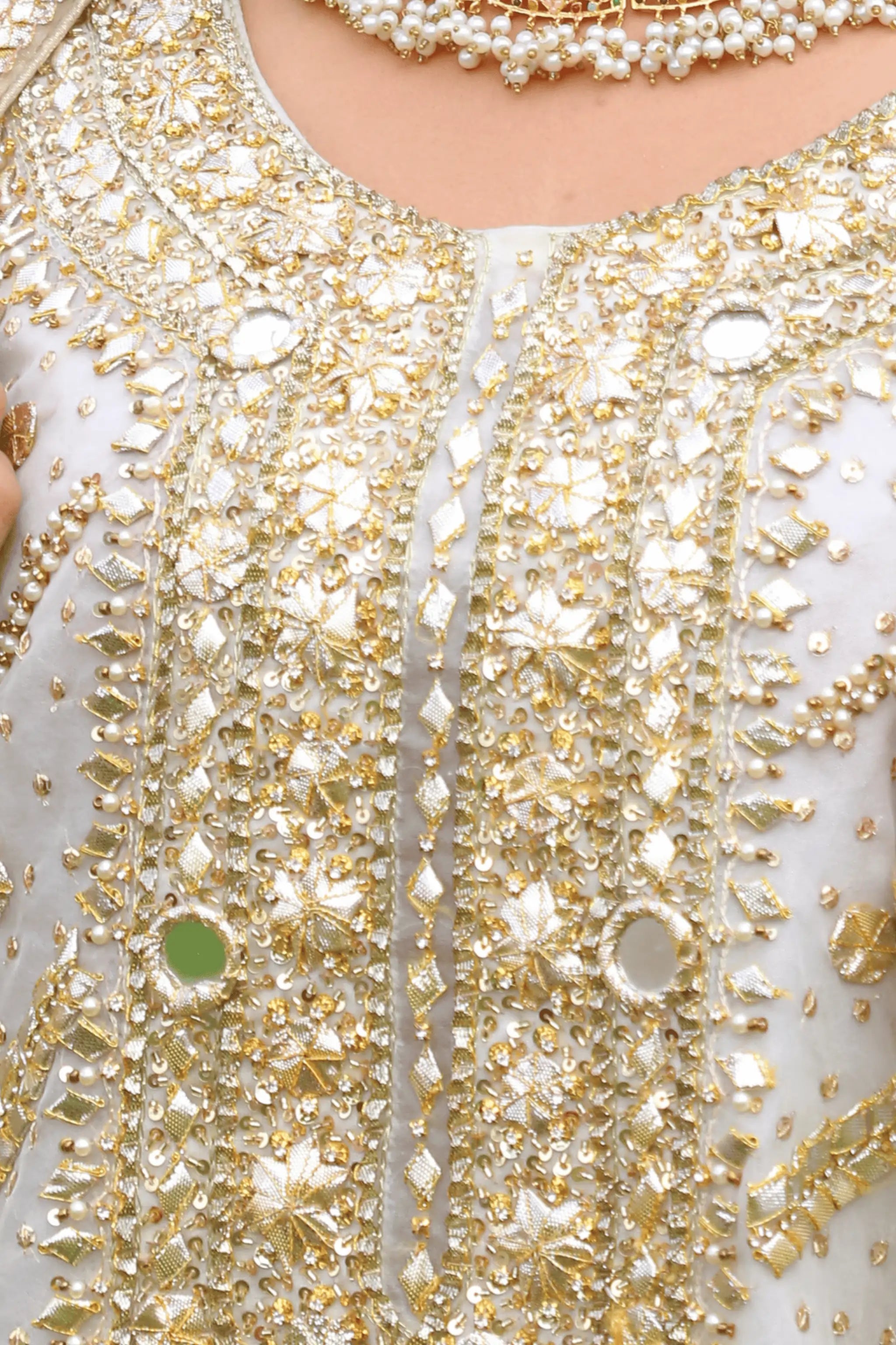 Organza_dupatta_with_gotta_and_bead_detailing